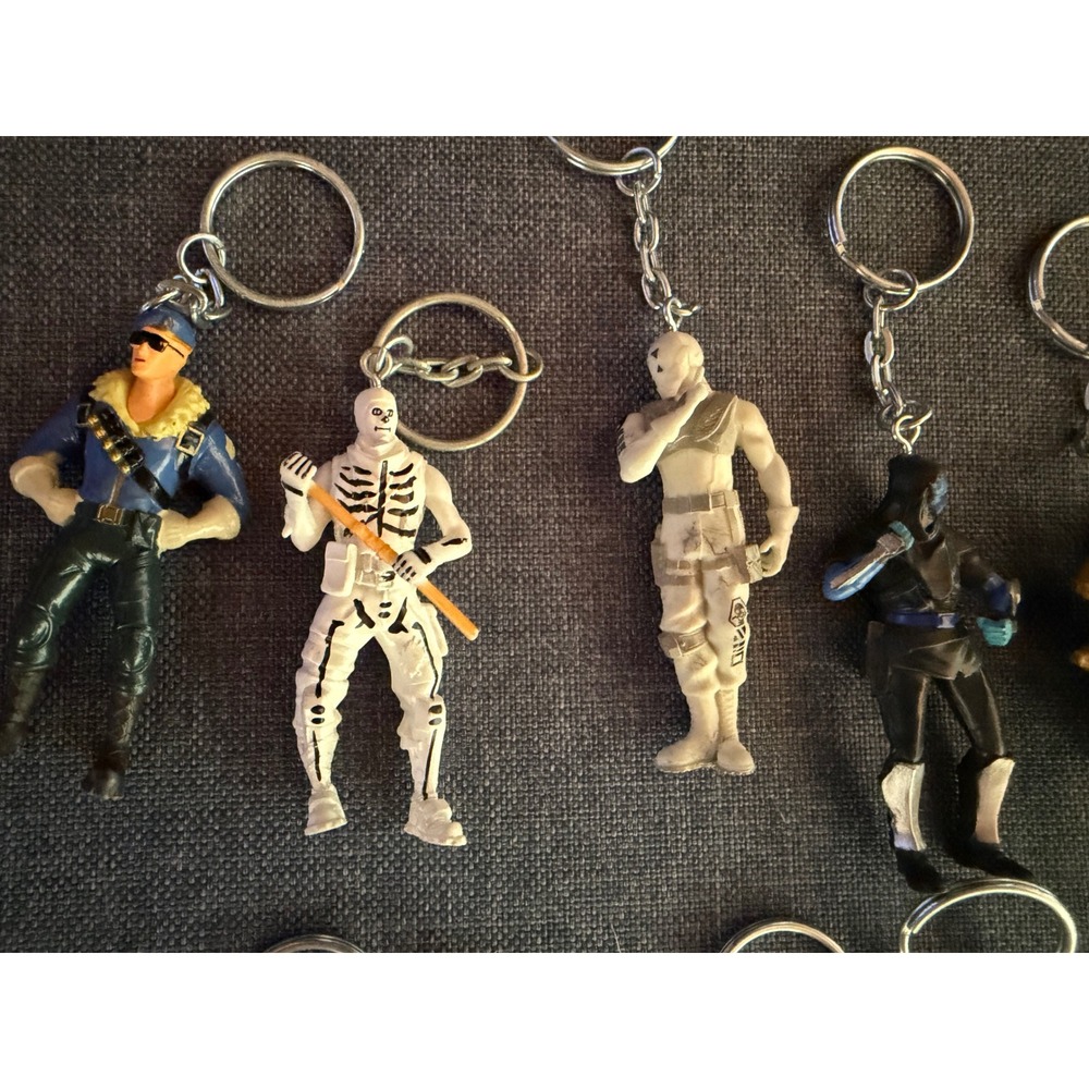 Fortnite Battle Royale Figure Keychain Lot 11 Skull Trooper Cuddle Team Leader - Picture 2 of 4